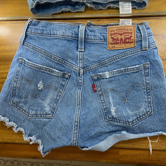 Levi’s 501 high rise jean shorts! - Picture 2 of 4